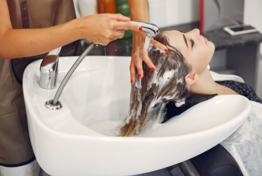 The Salon Drain Problem That Always Shows Up On Saturday